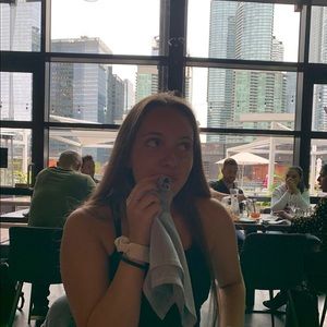 Meet your Posher, Holly